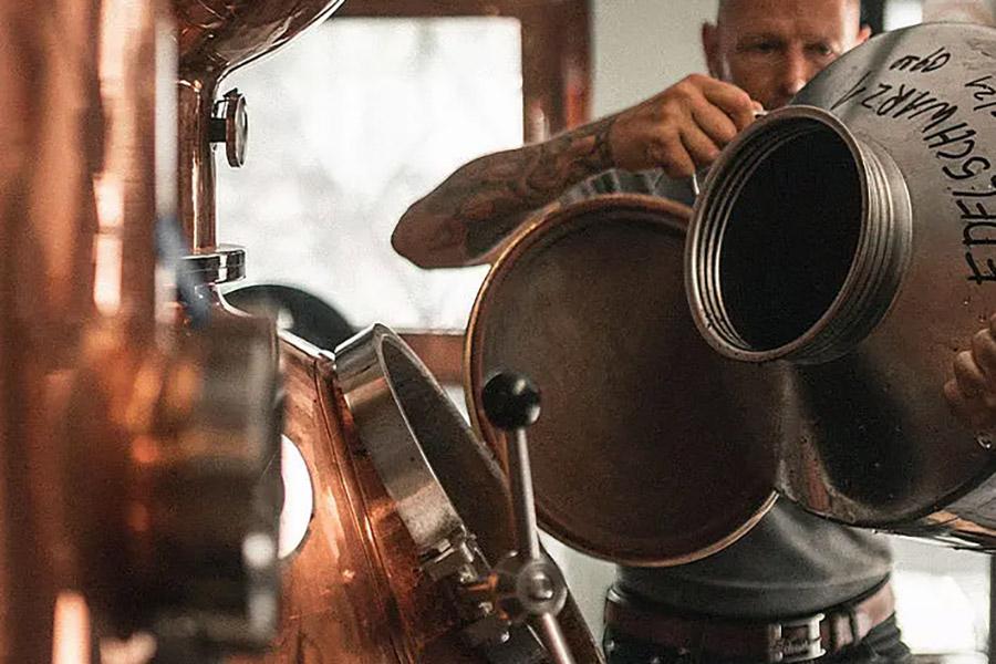 Edelschwarz Alpine Bio Spirits  - ALMvollgas GmbH